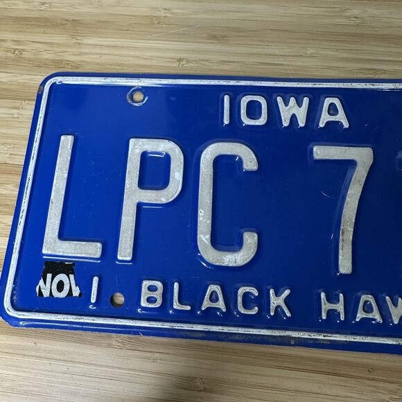 Vintage 1986 Iowa License Plate Black Hawk County Blue LPC 719 Embossed Metal - Picture 4 of 7